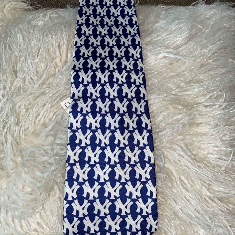 NIB 2002 vintage RM sport Yankees necktie - Picture 2 of 3